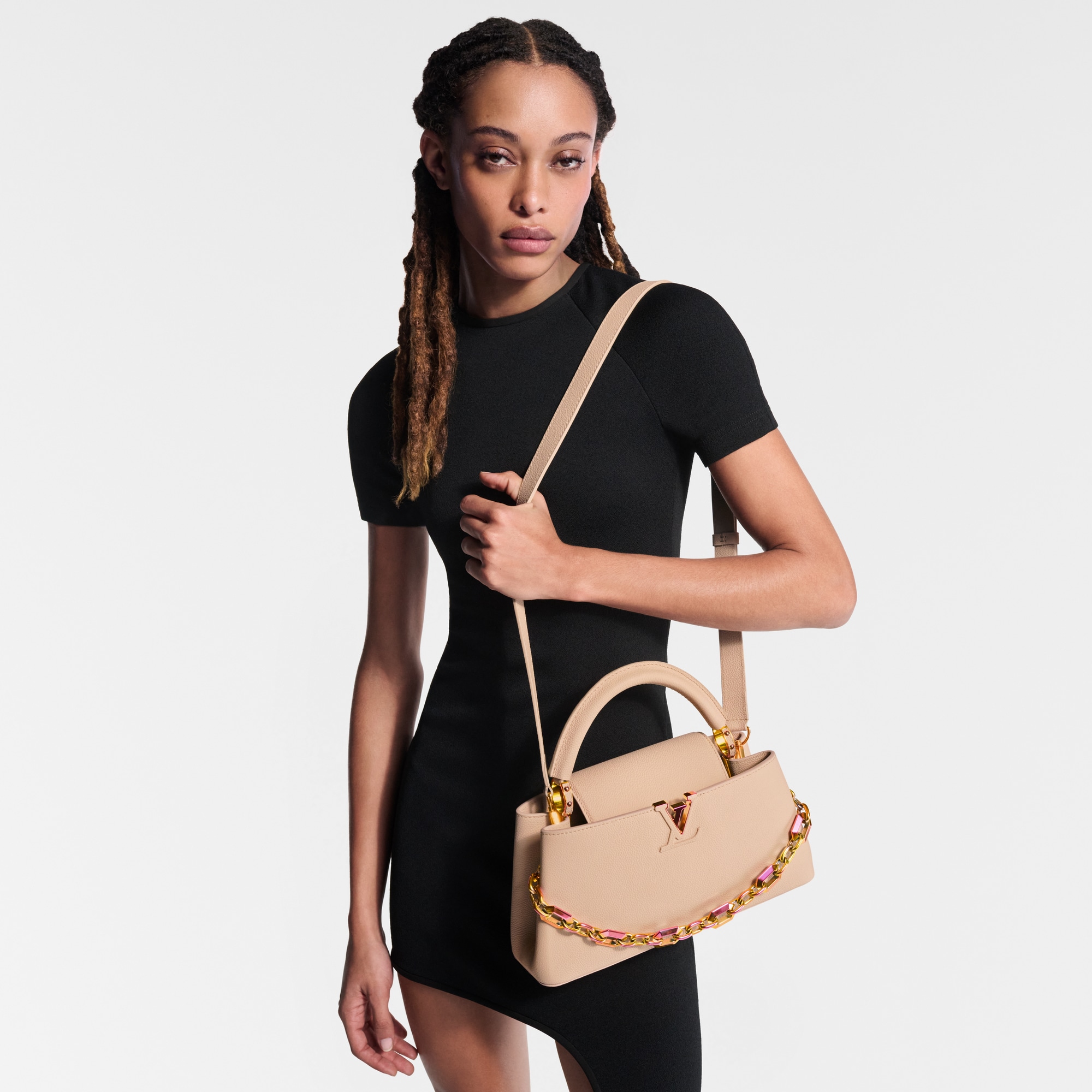 Capucines East-West MM Capucines in Women