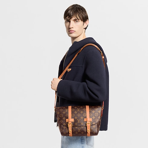 Christopher Messenger G69 in Men's Bags All Bags For Men collections by Louis Vuitton (Product zoom)