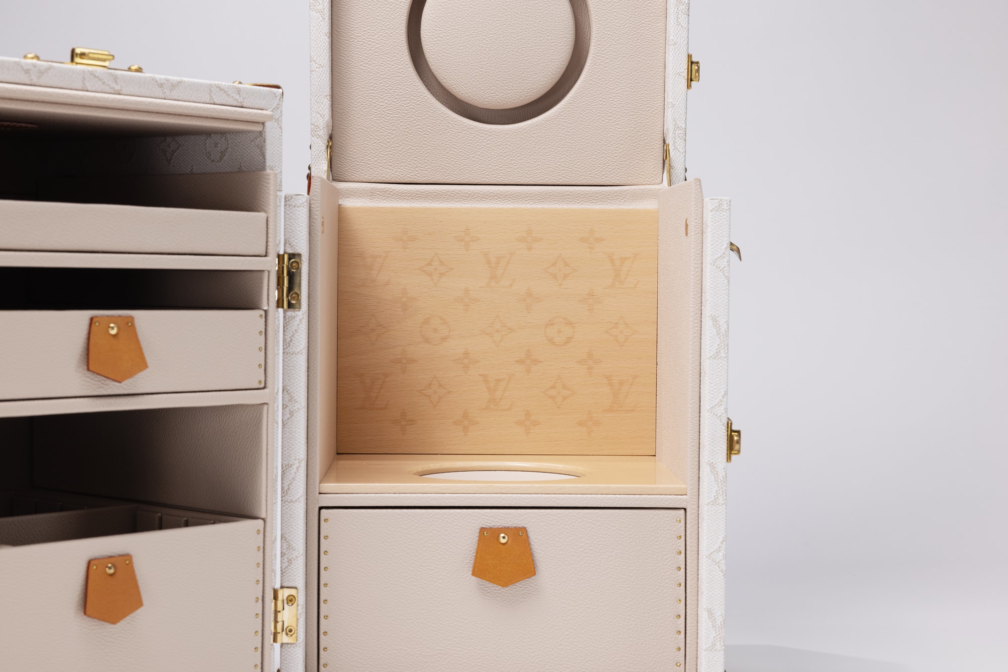 Coffee Trunk G71 in Trunks, Travel and Home