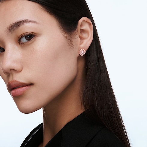 Color Blossom BB Sun Ear Stud, Pink Gold and Pink Mother-of-Pearl - Per Unit in Jewellery's Categories Earrings collections by Louis Vuitton (Product zoom)