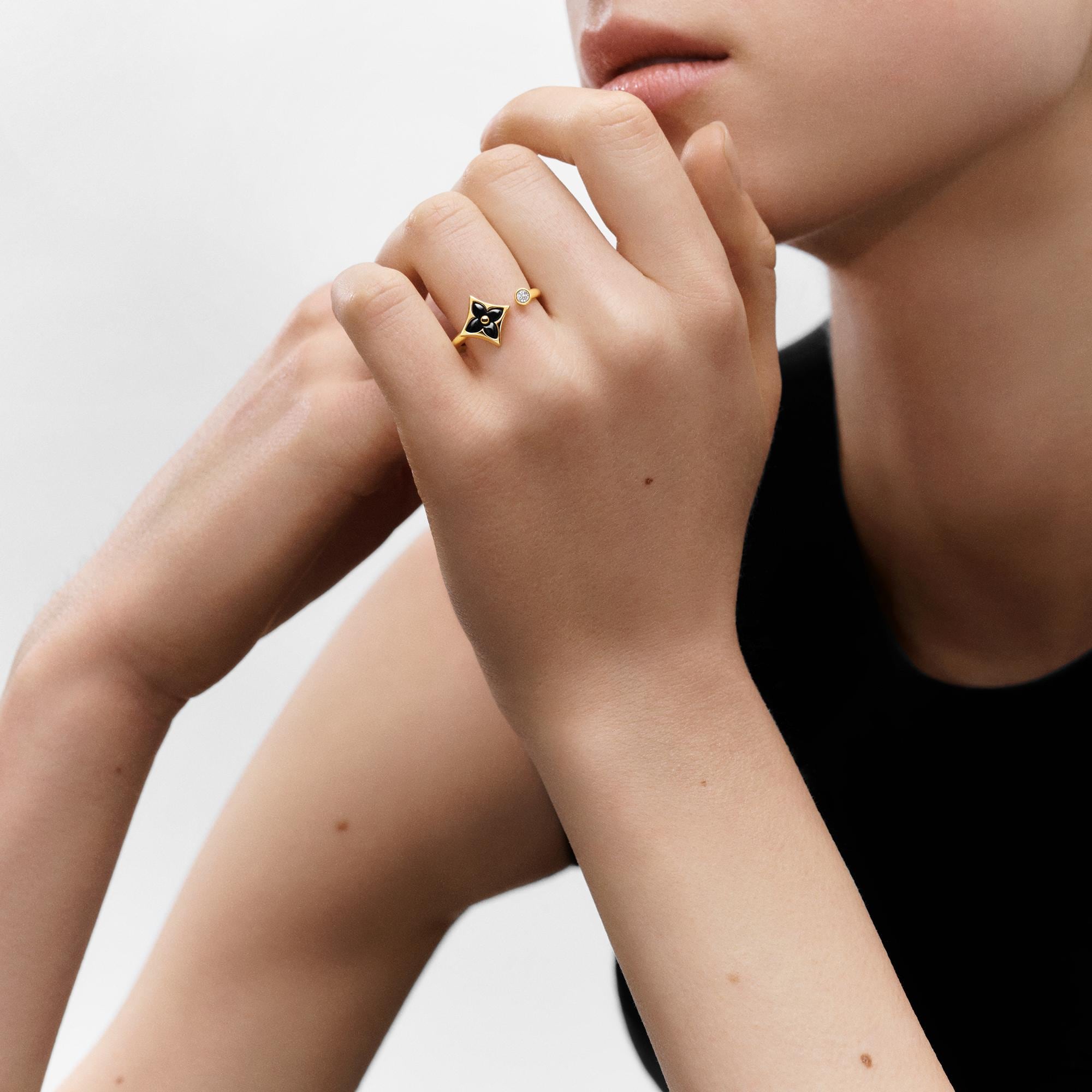 Color Blossom Mini Star Ring, Yellow Gold, Onyx And Diamond  in Jewellery