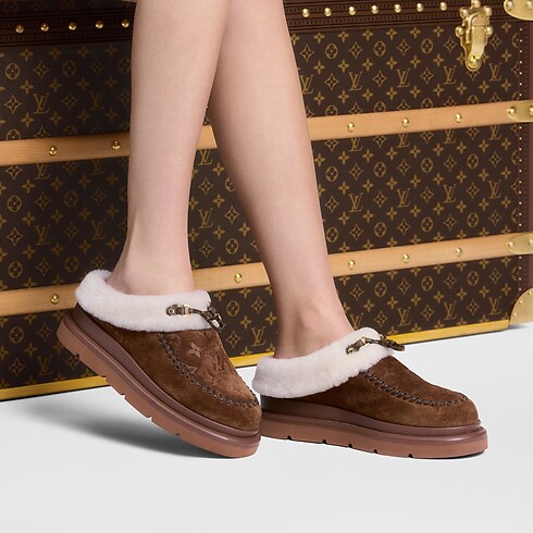 Cortina Closed Mule in Women's Shoes Mules and Slides collections by Louis Vuitton (Product zoom)