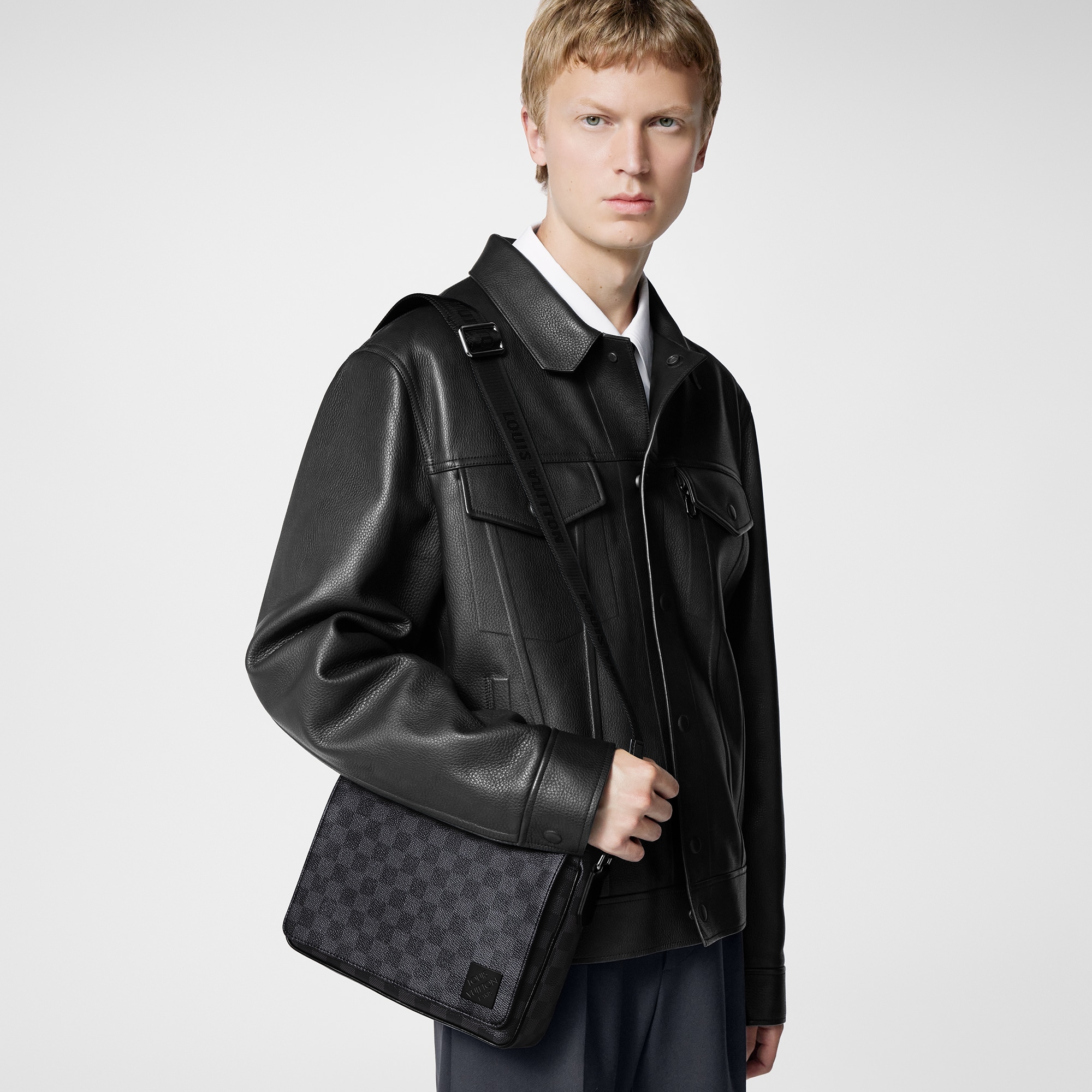 District PM Damier Graphite Canvas in Men