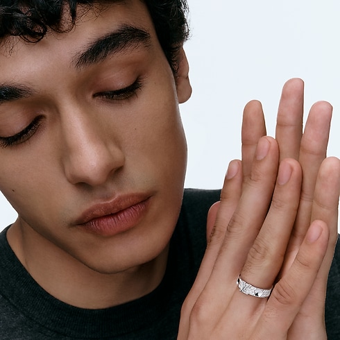 Empreinte Medium Ring, White Gold and Diamonds in Jewellery's Categories Rings collections by Louis Vuitton (Product zoom)