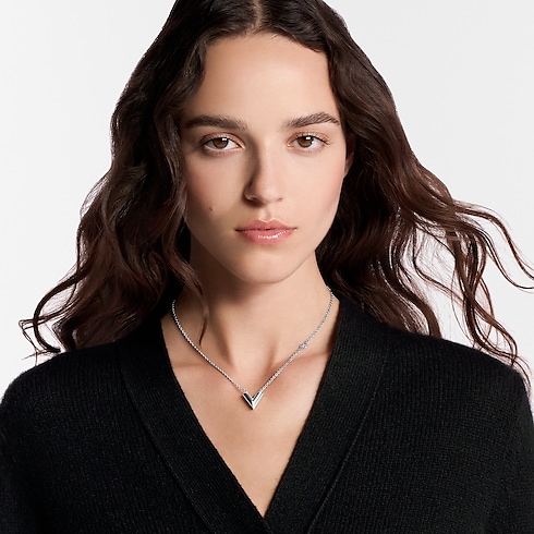 Essential V Supple Necklace . in Women's Fashion Jewellery Designer Fashion Jewellery collections by Louis Vuitton (Product zoom)