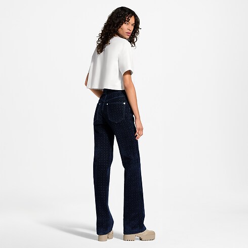 Flocked Signature Crop Top
ambiance view