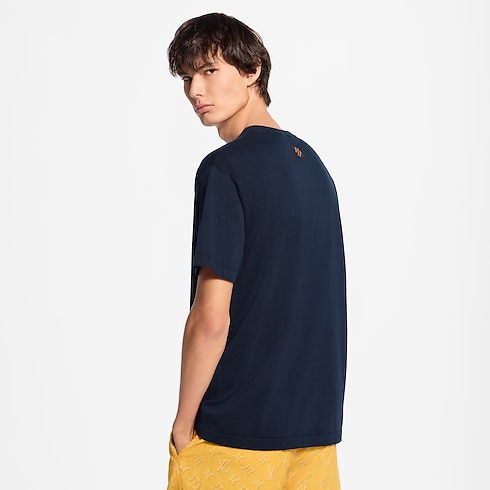 Graphic Signature Short-Sleeved Crewneck cropped worn view