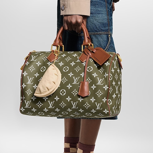 Gyoza Key Pouch Autres Cuirs Monogram in Men's Wallets and Small Leather Goods Men's Wallets and Small Leather Goods collections by Louis Vuitton (Product zoom)