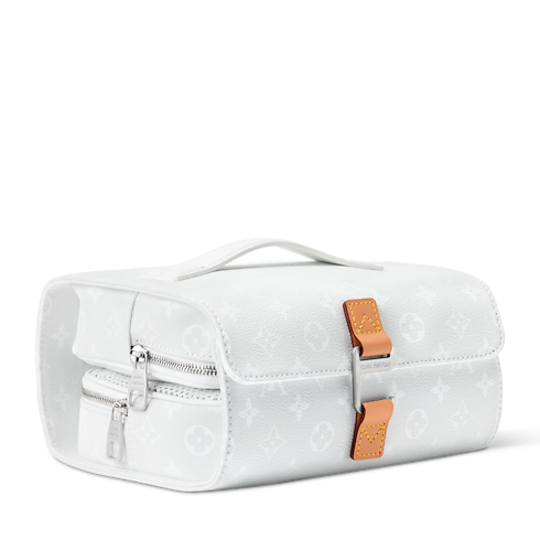 Hanging Toiletry Bag in New's For Men Digital Preorder: LV Ski collections by Louis Vuitton (Product zoom)