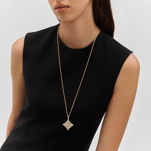 Idylle Blossom Medallion, Yellow Gold And Diamonds in Jewellery's Categories All Fine Jewellery collections by Louis Vuitton (Product zoom)