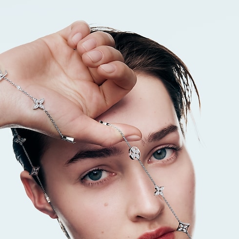 Idylle Blossom Multi-Motif Long Necklace, White Gold and Diamonds in Jewellery's Categories Necklaces and Pendants collections by Louis Vuitton (Product zoom)