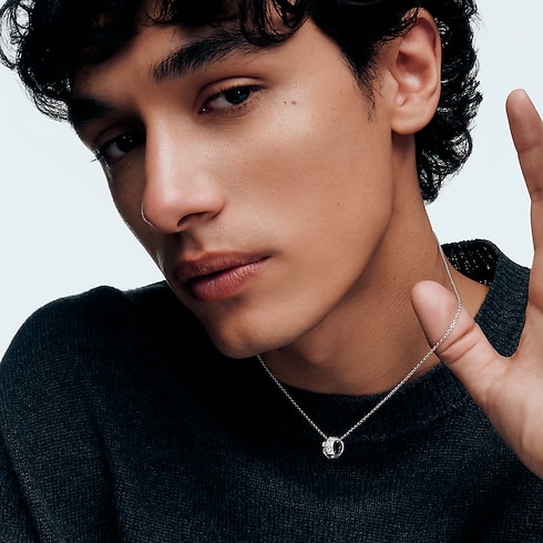 Le Damier de Louis Vuitton Pendant, White Gold and Diamonds in Jewellery's Categories Necklaces and Pendants collections by Louis Vuitton (Product zoom)