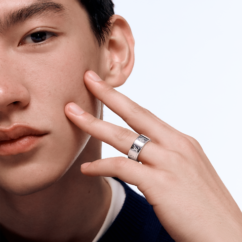Les Gastons Vuitton Small Ring, White Gold in Jewellery's Categories Rings collections by Louis Vuitton (Product zoom)