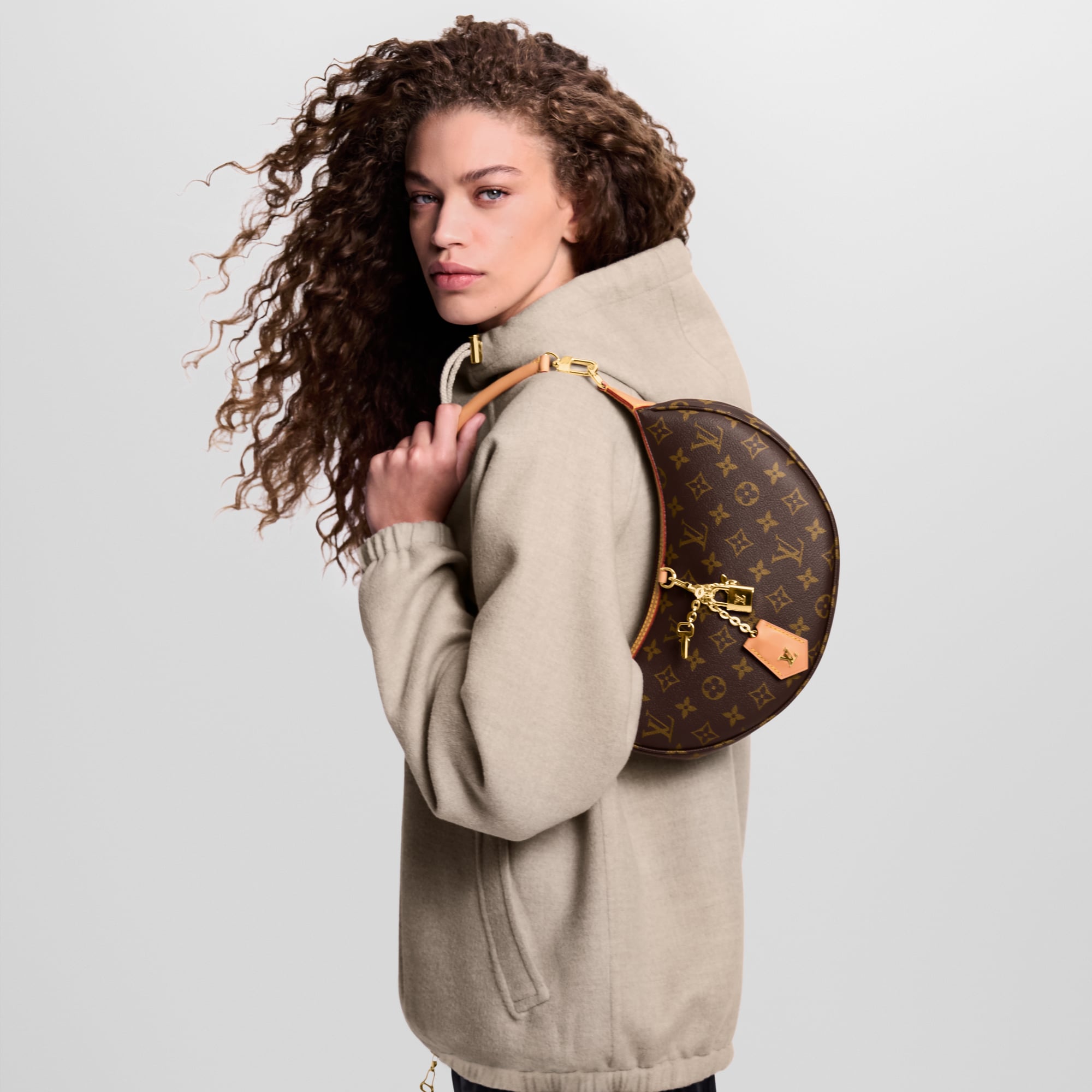 Looping Monogram in Women