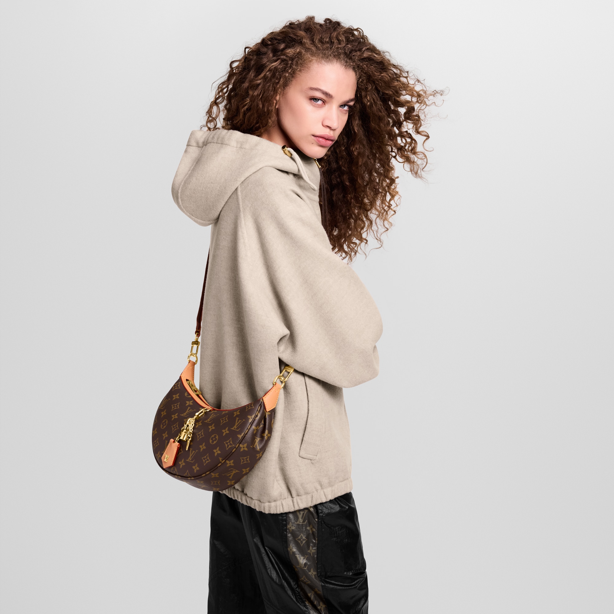 Looping Monogram in Women