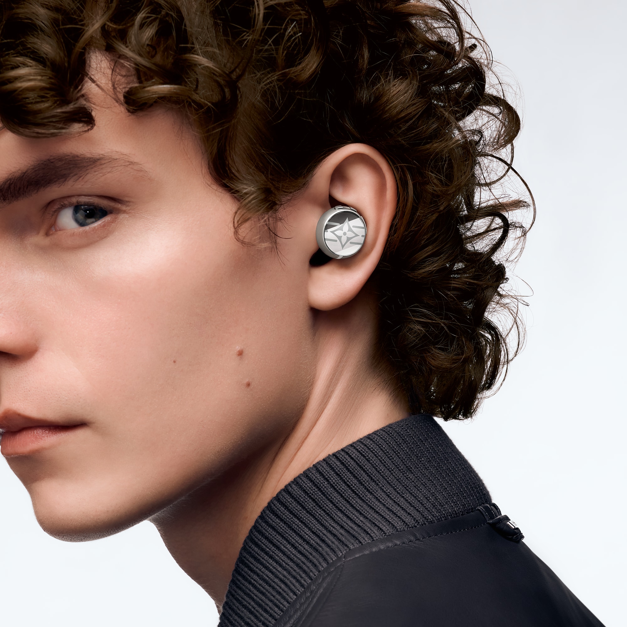 Louis Vuitton Horizon Light Up Earphones - Silver  in Trunks, Travel and Home