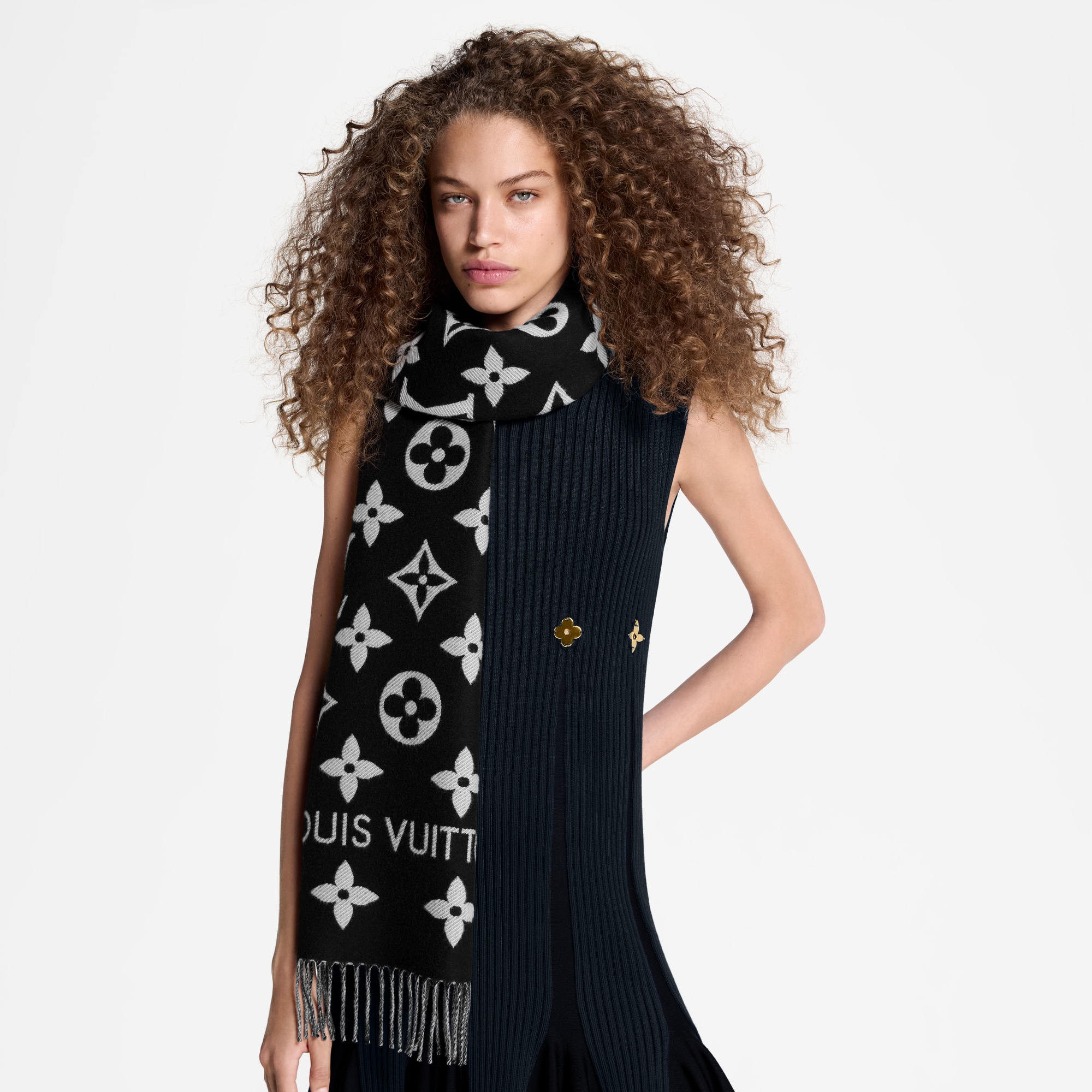 LV Essential scarf . in Women