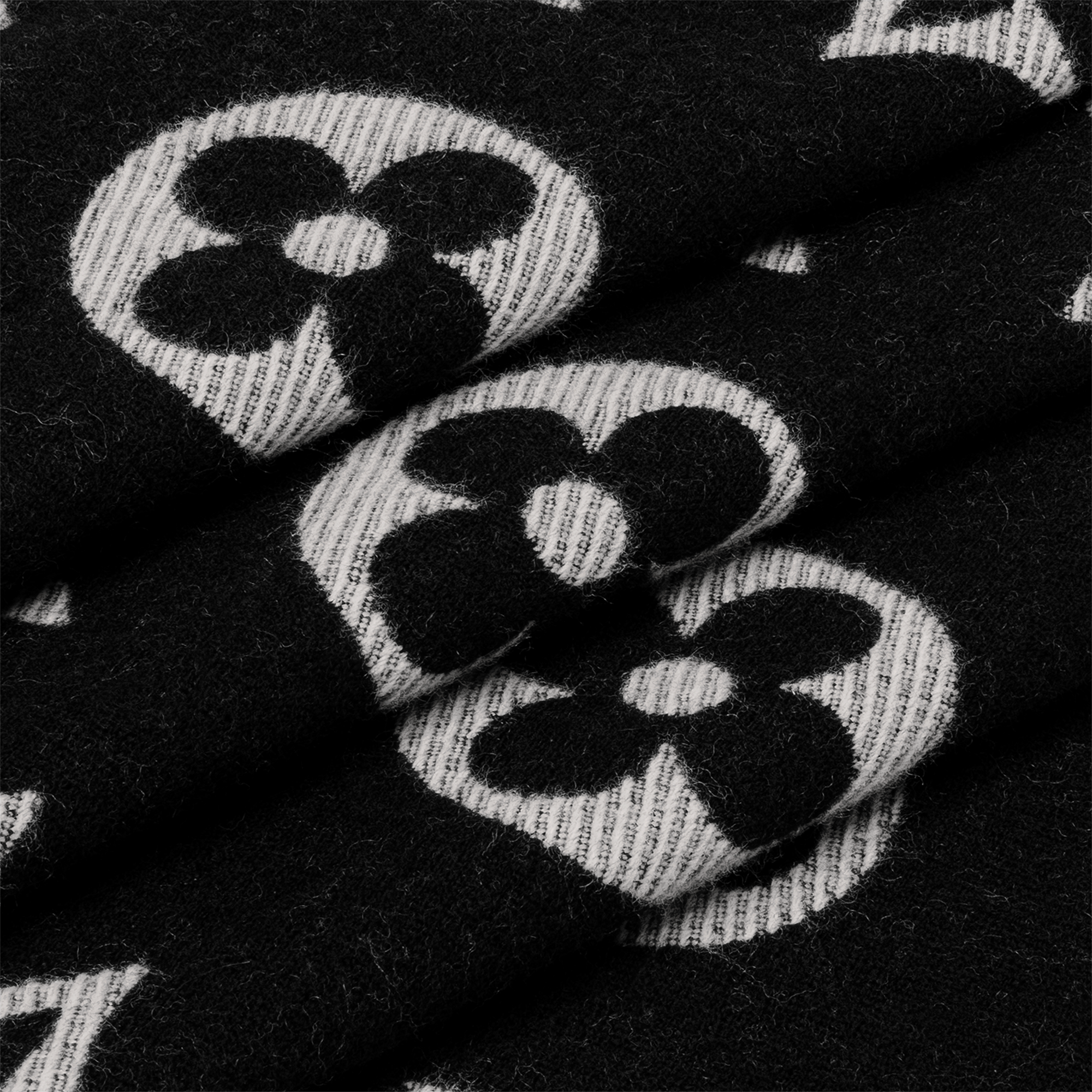 LV Essential scarf . in Women