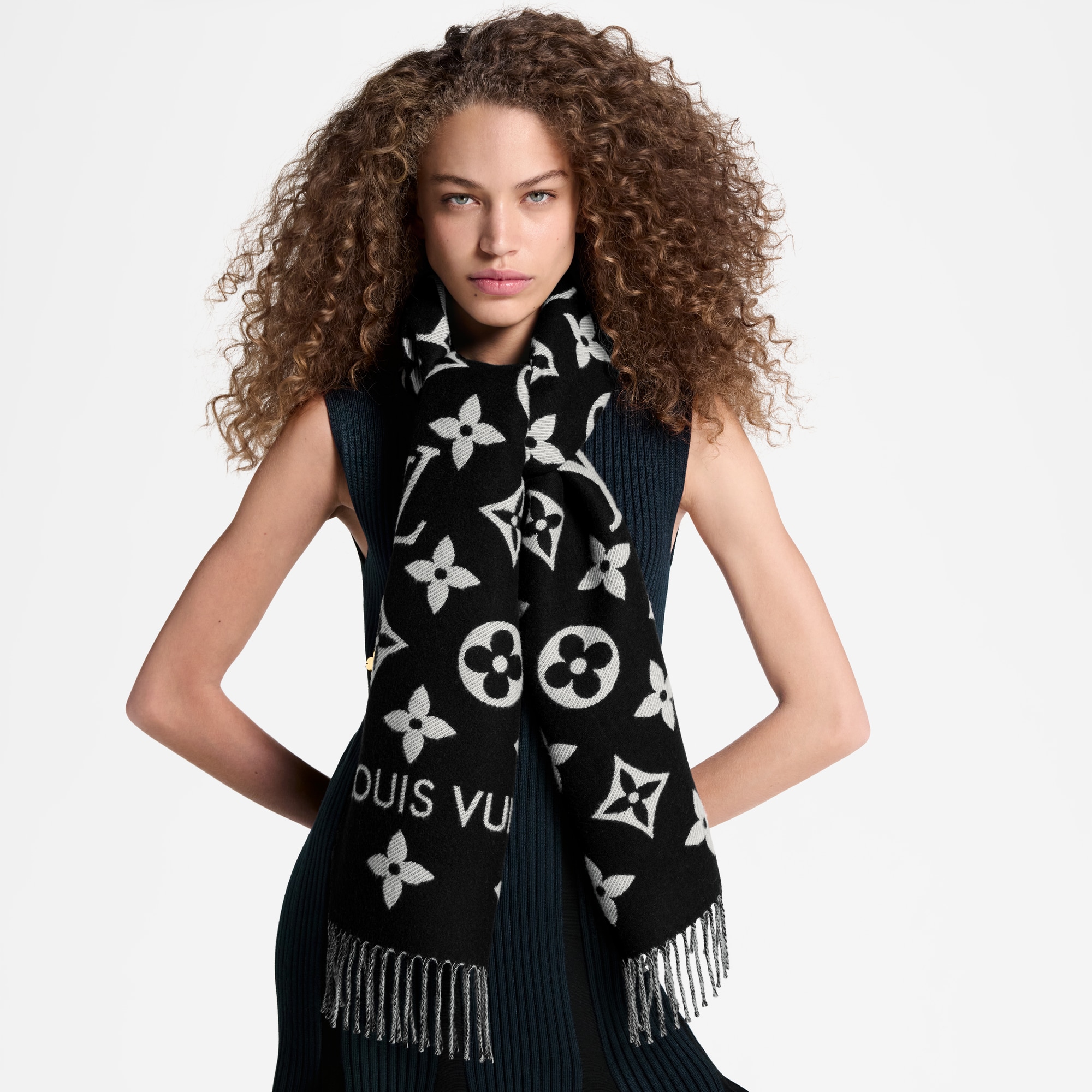 LV Essential scarf . in Women