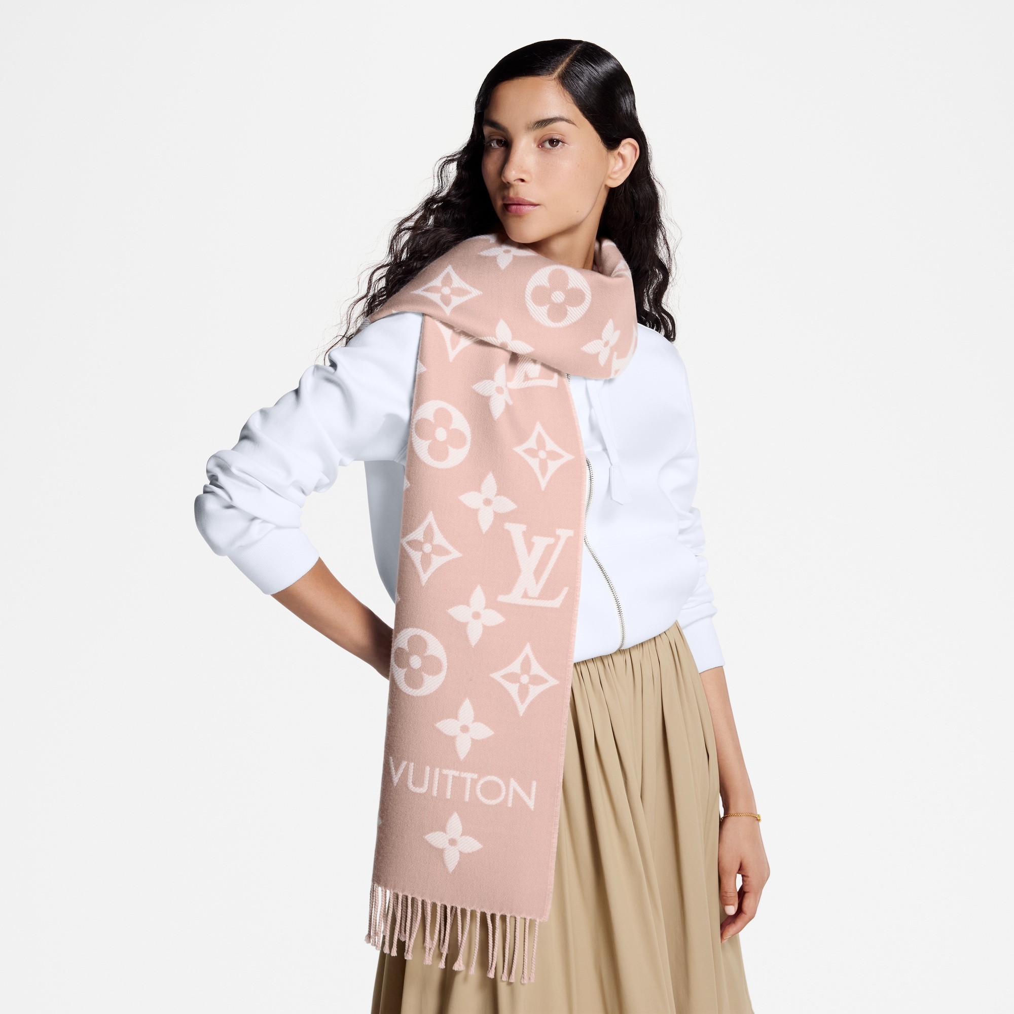 LV Essential scarf . in Women