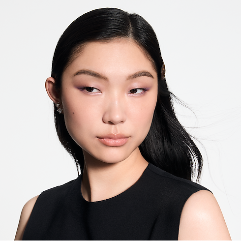 LV Ombres - Eyeshadow Palette in Perfumes and Beauty's Eyes } collections by Louis Vuitton (Product zoom)