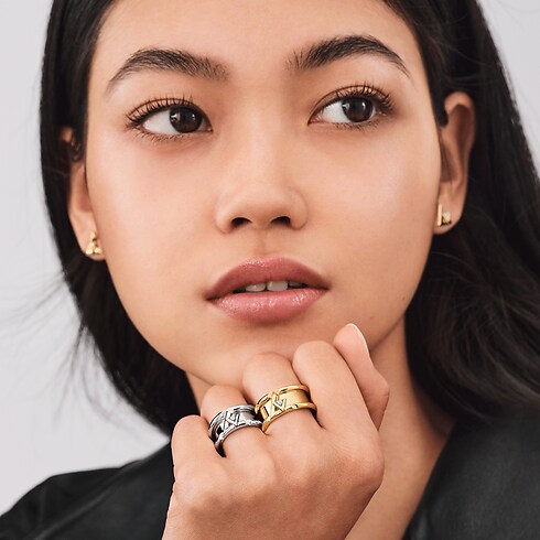 LV Volt One Band Ring, Yellow Gold And Diamond in Jewellery's Categories All Fine Jewellery collections by Louis Vuitton (Product zoom)