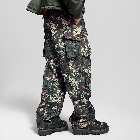 Multi Pocket Cargo Pants in Men's Ready-to-Wear Pants collections by Louis Vuitton (Product zoom)