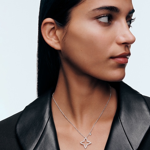 Ombre Blossom Pendant, White Gold and Diamonds in Jewellery's Categories Necklaces and Pendants collections by Louis Vuitton (Product zoom)