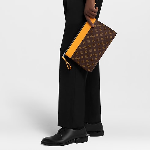 Pochette Voyage Souple Monogram Macassar Canvas in Gifts's Valentine's Day Gifts for Him } collections by Louis Vuitton (Product zoom)