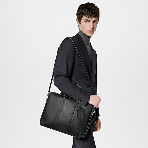 Porte-Documents Voyage PM Taiga Leather in New's For Men New Formal collections by Louis Vuitton (Product zoom)