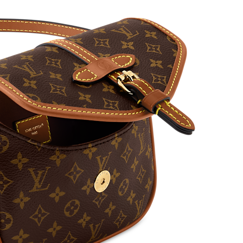 Solo Monogram in Women's Wallets and Small Leather Goods Wallets on Chain and Micro Bags collections by Louis Vuitton (Product zoom)