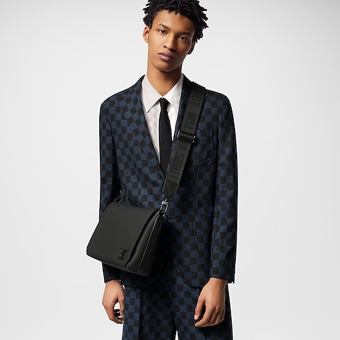 Takeoff Messenger LV Aerogram in New's Holiday Men's Selection collections by Louis Vuitton (Product zoom)