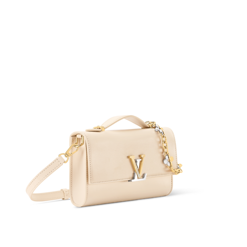 Wallet On Chain Capucines Capucines in Women's Wallets and Small Leather Goods Wallets on Chain and Micro Bags collections by Louis Vuitton (Product zoom)