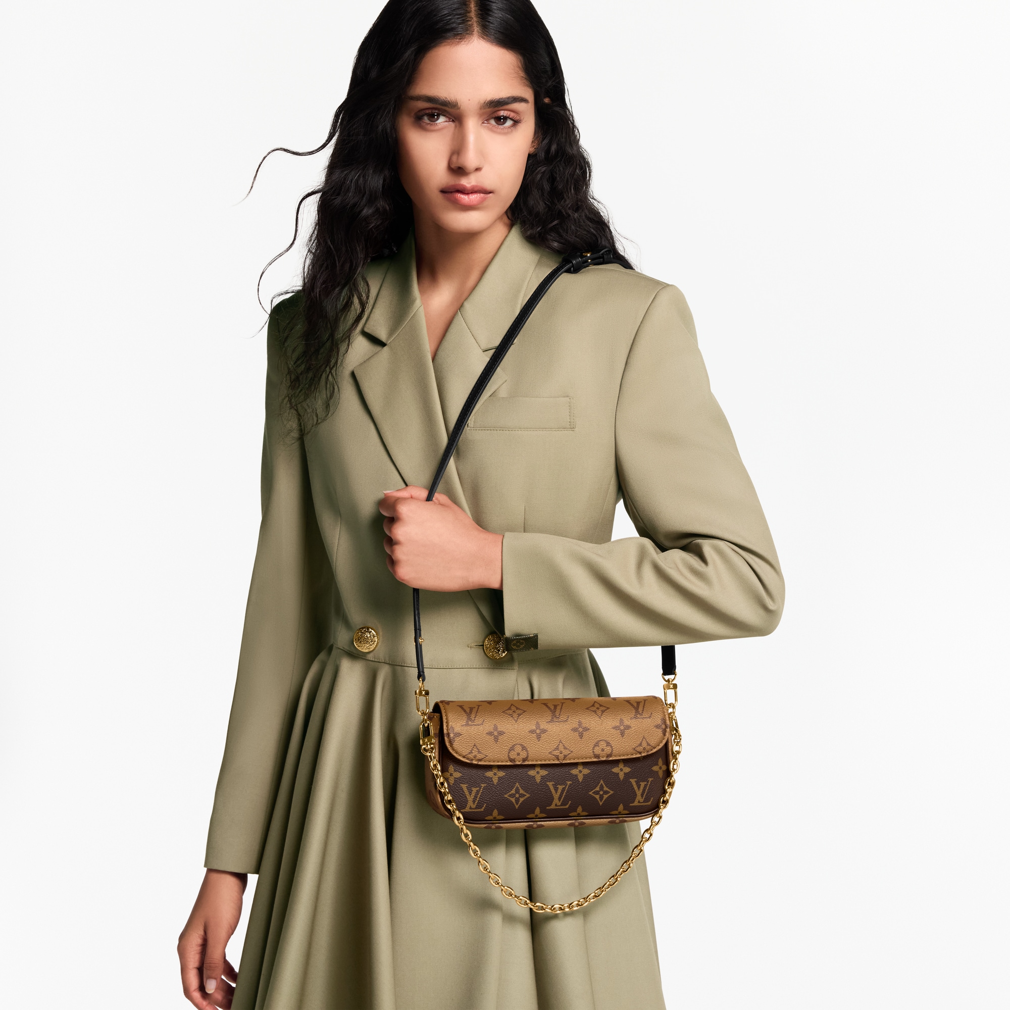 Wallet On Chain Ivy Monogram Reverse in Women