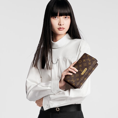 Wallet On Chain Lily Monogram in Women's Wallets and Small Leather Goods Wallets on Chain and Micro Bags collections by Louis Vuitton (Product zoom)