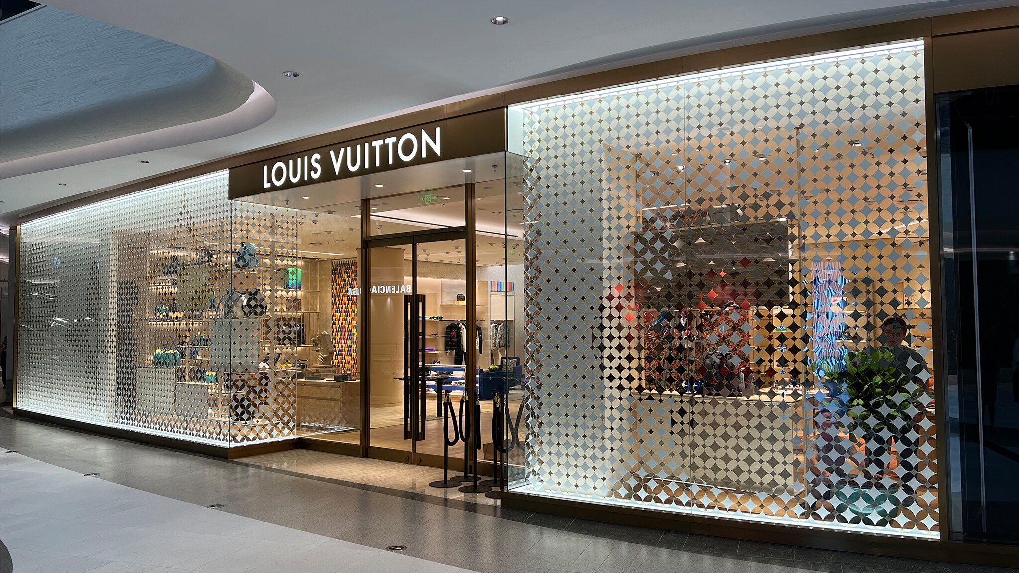 【新品】LOUIS VUITTON 上海 CITY GUIDE Shanghai 新品】LOUIS VUITTON 上海 CITY GUIDE Shanghai